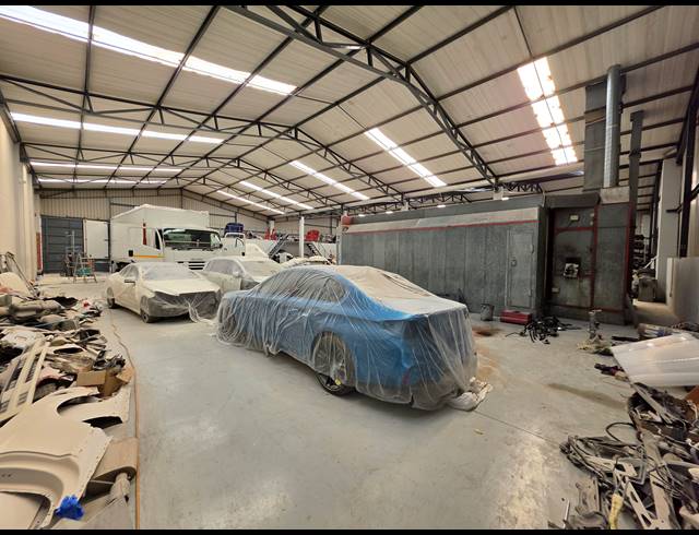 1,214M² WAREHOUSE TO LET IN COSMO BUSINESS PARK